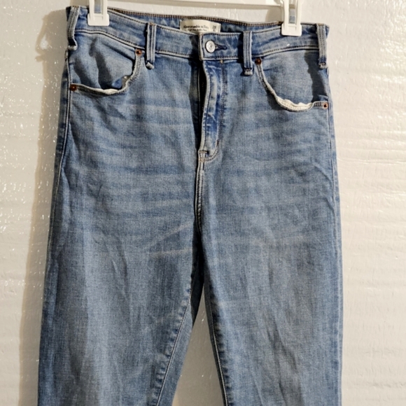 Abercrombie & Fitch High Rise Ankle Flare - Picture 11 of 14